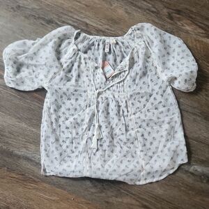 Mudd White Peasant Blouse with Puff Sleeves
